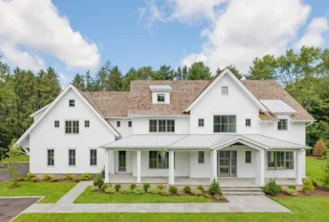 Why Is Vinyl Siding a Popular Choice for Modern Homes?
